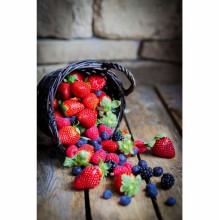 Фотообои  Корзина с ягодами